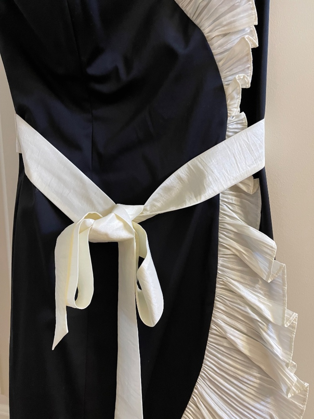 Star by Julien Macdonald black cocktail dress with cream frill, NWT, size US 4 - Picture 8 of 10